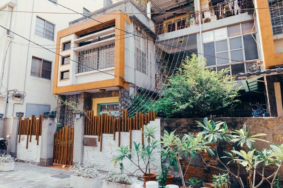 With Inn Hostel Kaohsiung Exteriör bild