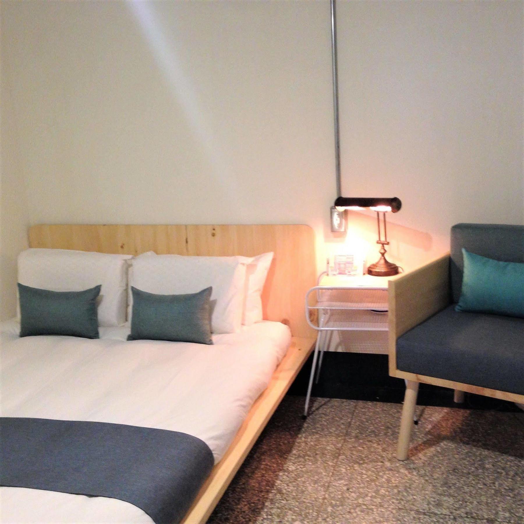 With Inn Hostel Kaohsiung Exteriör bild