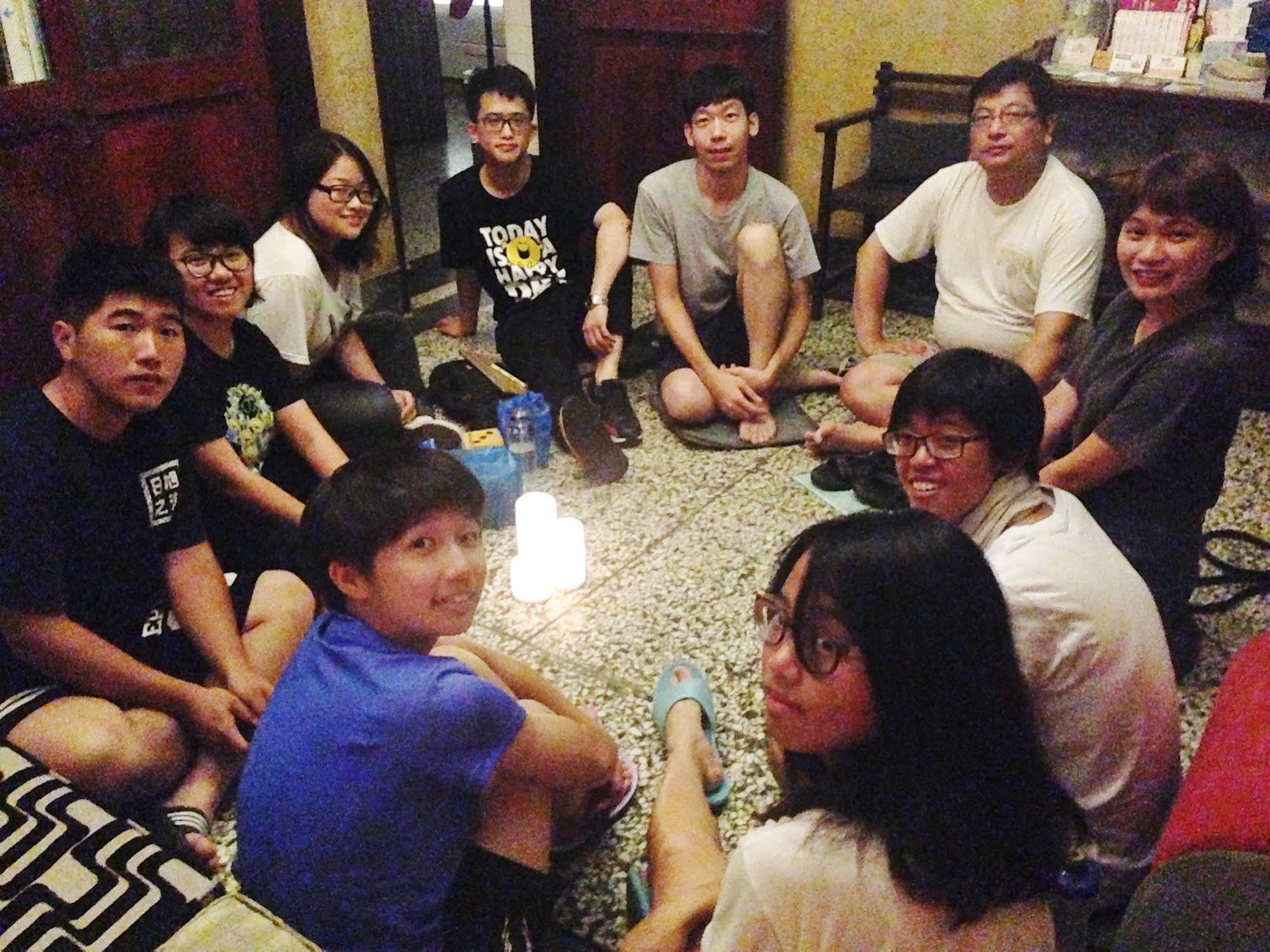 With Inn Hostel Kaohsiung Exteriör bild