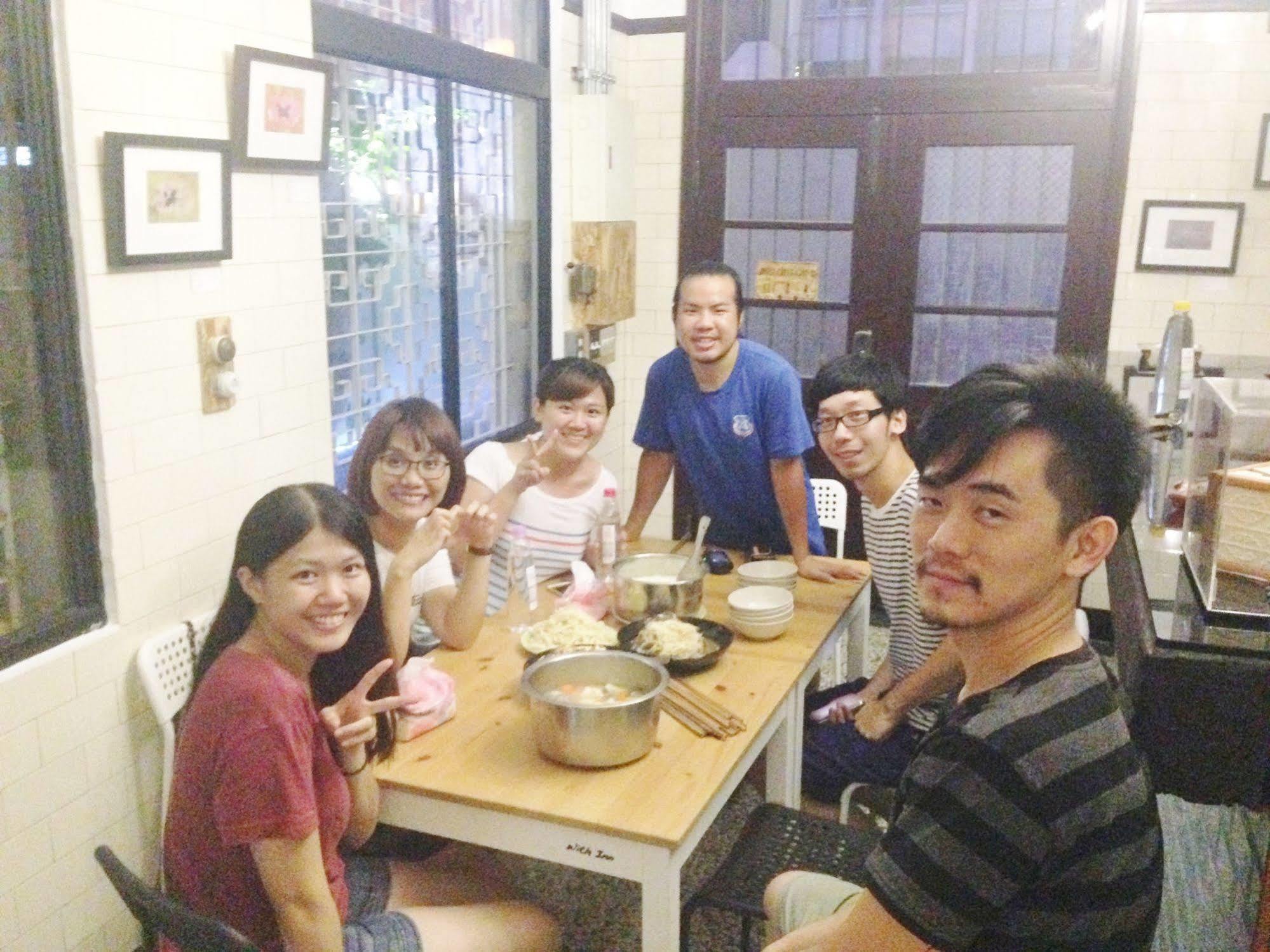 With Inn Hostel Kaohsiung Exteriör bild